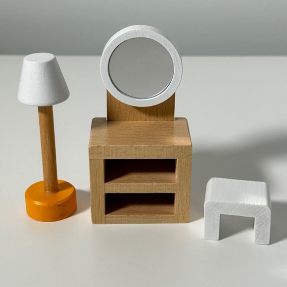 Melissa & Doug/ Hape Wood Dolls and Hape Assorted Wood Furniture Set of 12 (18B) - Picture 8 of 14